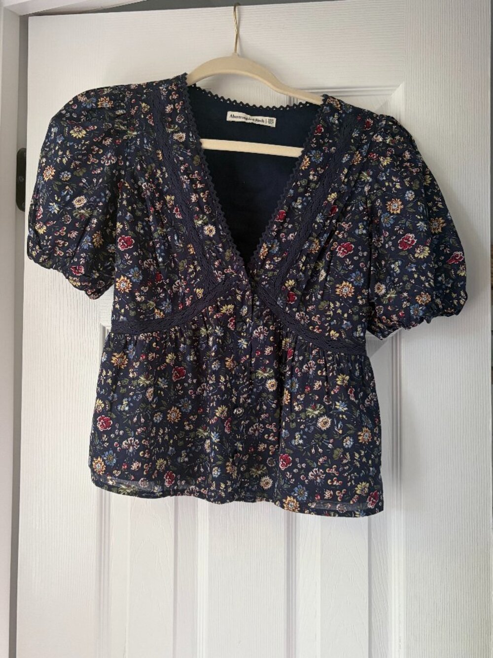 Abercrombie & Fitch Navy Floral Puff-Sleeve Peplum Top XXS